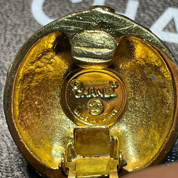 Chanel Gold Floral Earrings vintage Clip on with COA - Picture 5 of 7